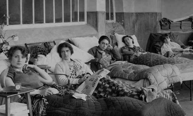 Ultraviolette et le Gang des cracheuses de sang